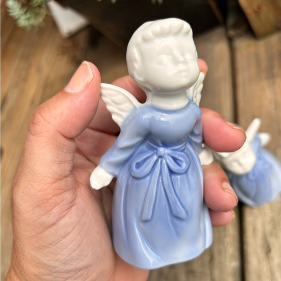 Vintage Kissing Angels - Blue & White Ceramic - Picture 7 of 7